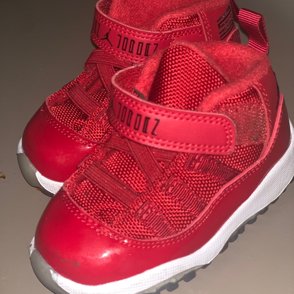 Jordan retro 11 gym red